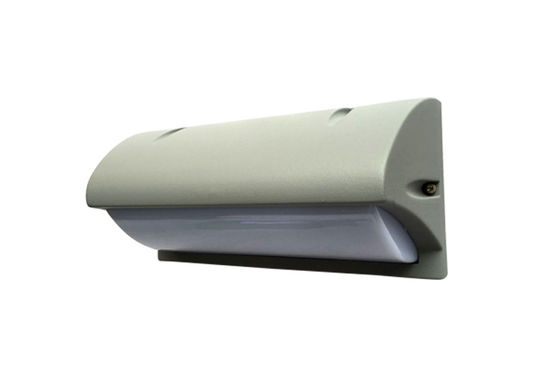 China Waterproof LED Toilet Light IP65 3000K 20W External LED Corner Bulkhead Light supplier